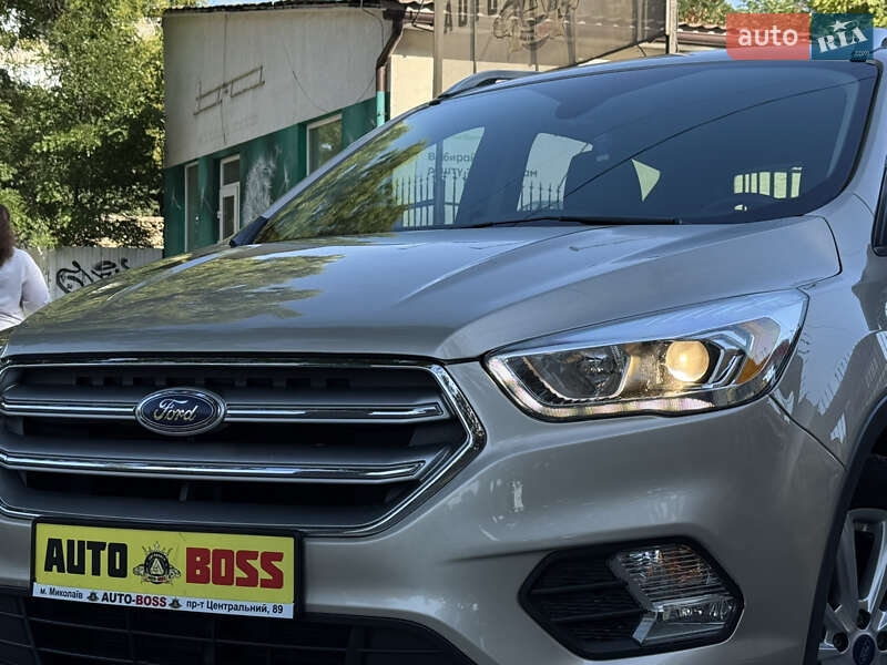 Внедорожник / Кроссовер Ford Escape 2016 в Николаеве