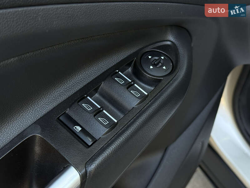 Внедорожник / Кроссовер Ford Escape 2016 в Николаеве