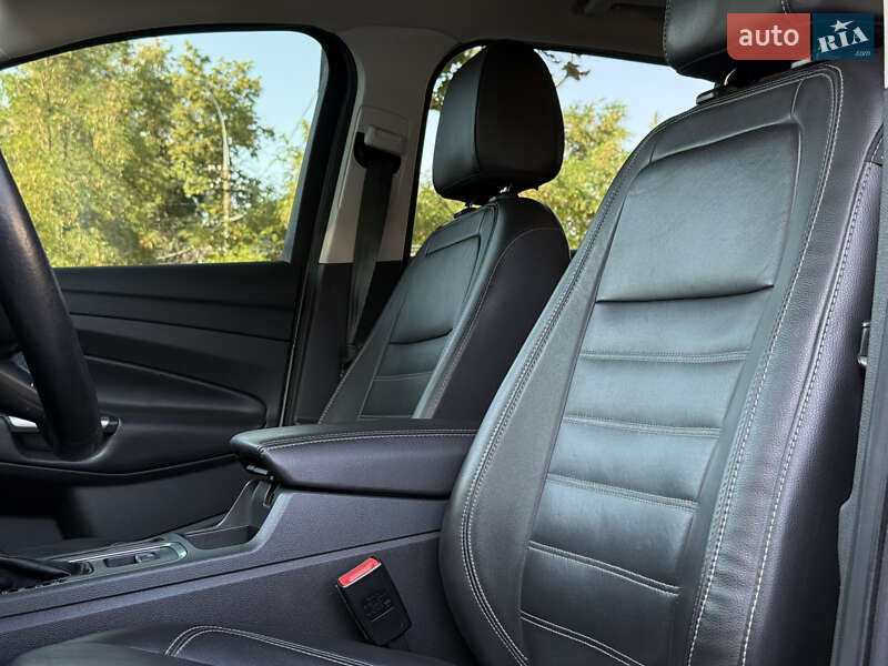 Внедорожник / Кроссовер Ford Escape 2016 в Николаеве