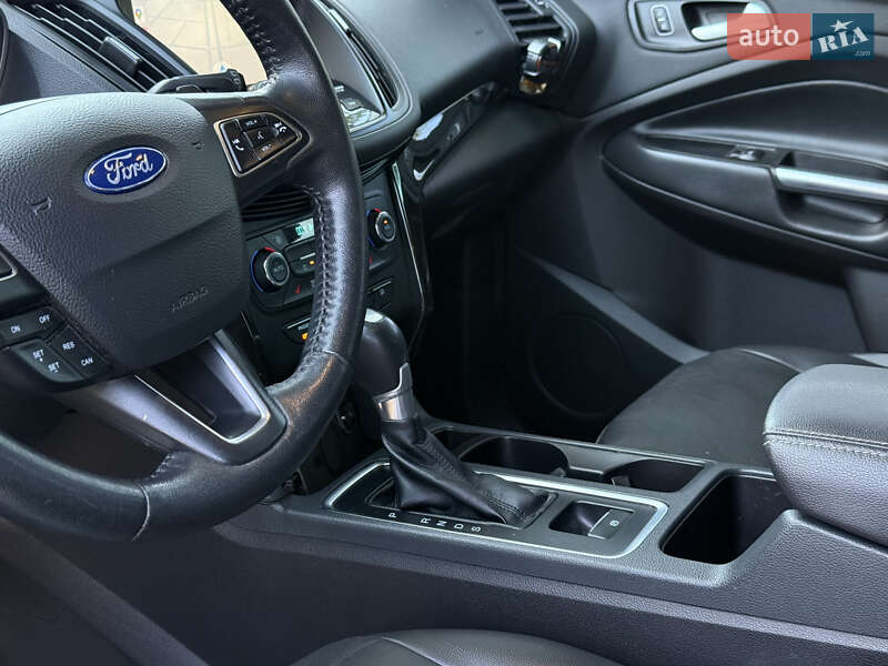 Внедорожник / Кроссовер Ford Escape 2016 в Николаеве