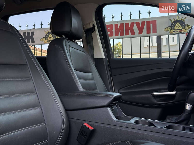 Внедорожник / Кроссовер Ford Escape 2016 в Николаеве