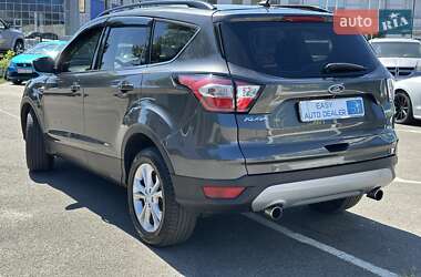 Внедорожник / Кроссовер Ford Escape 2017 в 