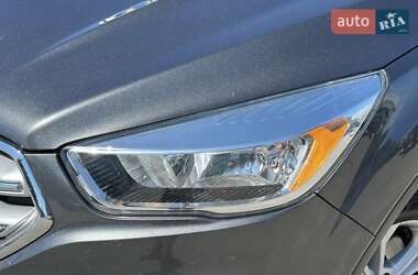 Внедорожник / Кроссовер Ford Escape 2017 в 