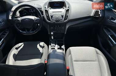 Внедорожник / Кроссовер Ford Escape 2017 в 