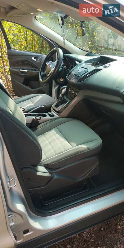 Внедорожник / Кроссовер Ford Escape 2014 в Кривом Роге