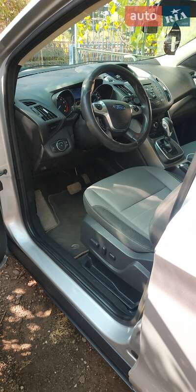 Внедорожник / Кроссовер Ford Escape 2014 в Кривом Роге