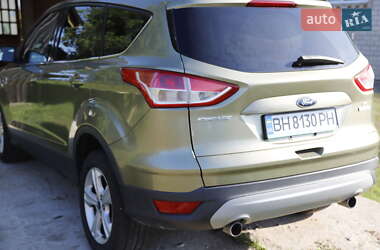 Внедорожник / Кроссовер Ford Escape 2012 в 