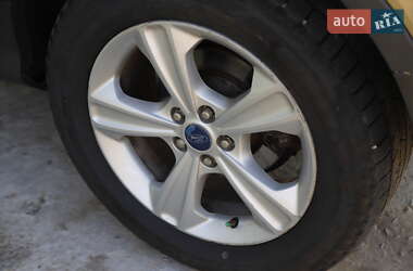 Внедорожник / Кроссовер Ford Escape 2012 в 