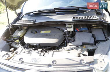 Внедорожник / Кроссовер Ford Escape 2012 в 