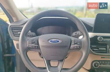Внедорожник / Кроссовер Ford Escape 2019 в 
