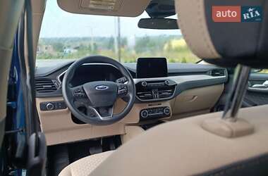 Внедорожник / Кроссовер Ford Escape 2019 в 