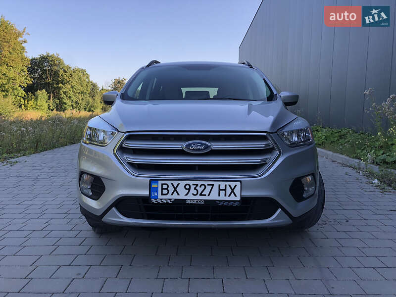 Внедорожник / Кроссовер Ford Escape 2018 в Хмельницком