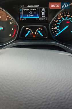 Внедорожник / Кроссовер Ford Escape 2012 в 