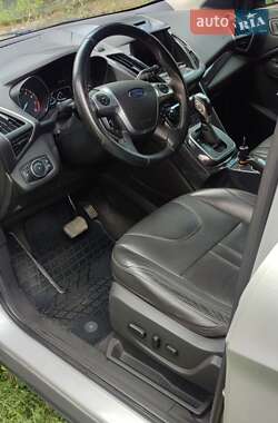 Внедорожник / Кроссовер Ford Escape 2012 в 