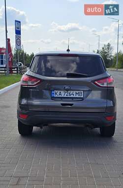 Внедорожник / Кроссовер Ford Escape 2015 в 