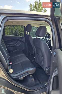 Внедорожник / Кроссовер Ford Escape 2015 в 