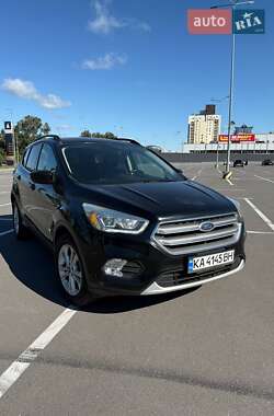 Внедорожник / Кроссовер Ford Escape 2017 в 