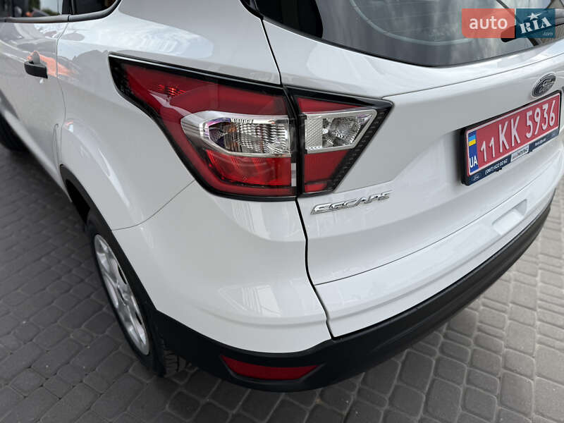Внедорожник / Кроссовер Ford Escape 2017 в Днепре