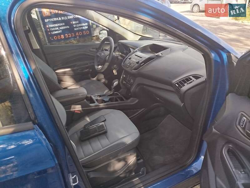 Внедорожник / Кроссовер Ford Escape 2017 в Ровно