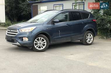 Внедорожник / Кроссовер Ford Escape 2018 в 