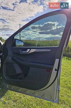 Внедорожник / Кроссовер Ford Escape 2021 в 
