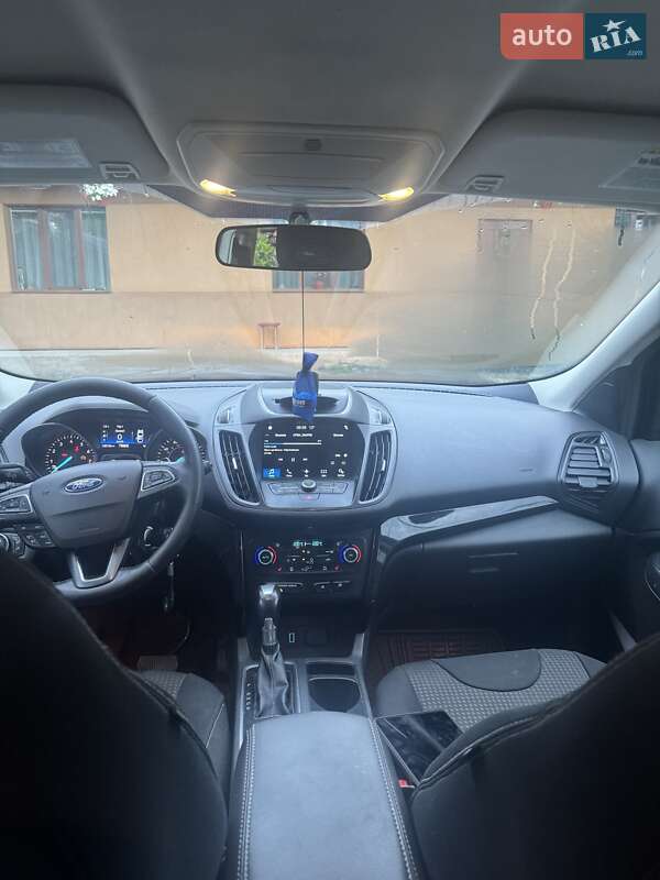 Внедорожник / Кроссовер Ford Escape 2017 в Ужгороде