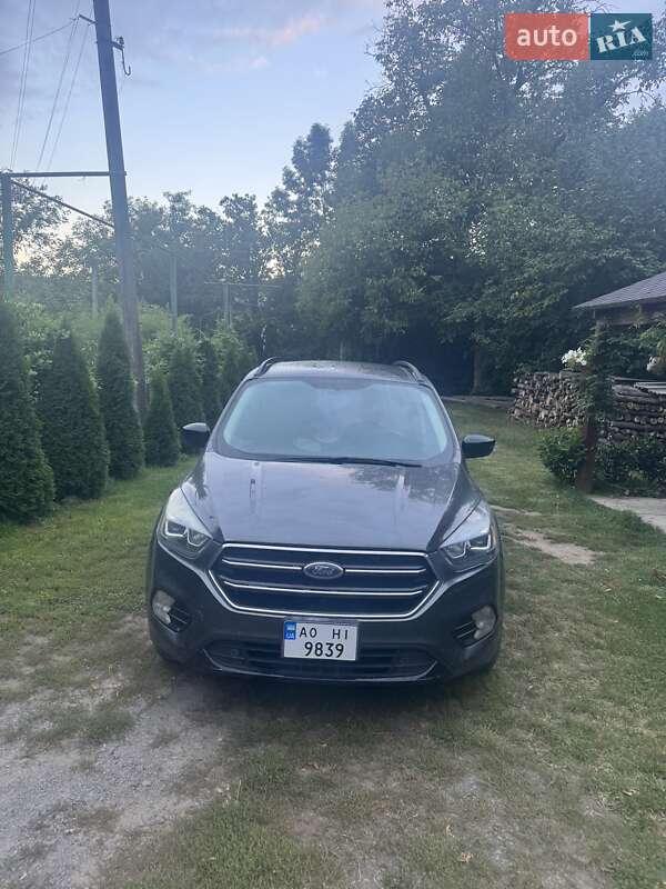 Внедорожник / Кроссовер Ford Escape 2017 в Ужгороде