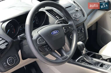 Внедорожник / Кроссовер Ford Escape 2016 в 