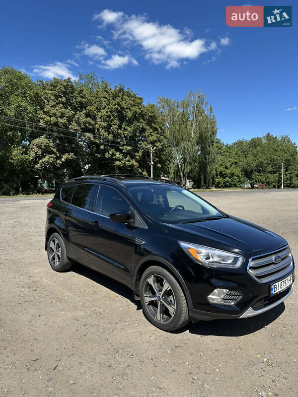 Внедорожник / Кроссовер Ford Escape 2017 в Хороле