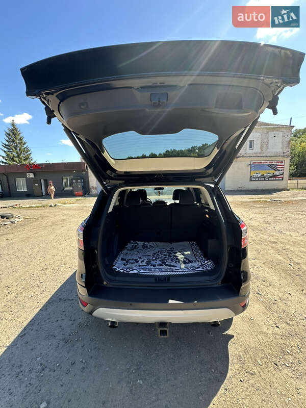 Внедорожник / Кроссовер Ford Escape 2017 в Хороле