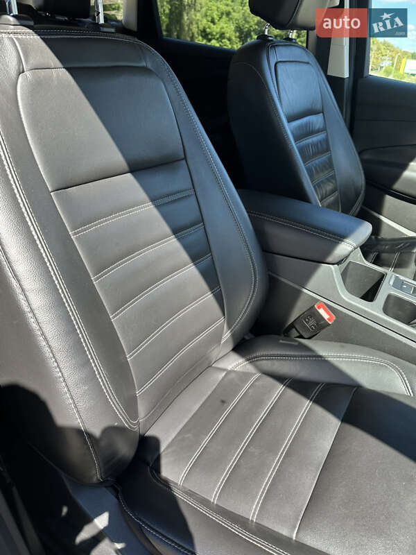 Внедорожник / Кроссовер Ford Escape 2017 в Хороле