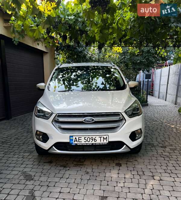 Внедорожник / Кроссовер Ford Escape 2016 в Днепре
