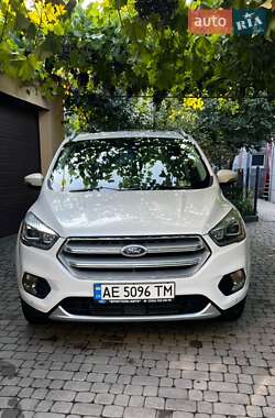 Внедорожник / Кроссовер Ford Escape 2016 в 