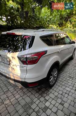Внедорожник / Кроссовер Ford Escape 2016 в 
