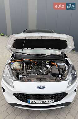 Внедорожник / Кроссовер Ford Escape 2020 в 