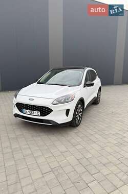 Внедорожник / Кроссовер Ford Escape 2020 в 