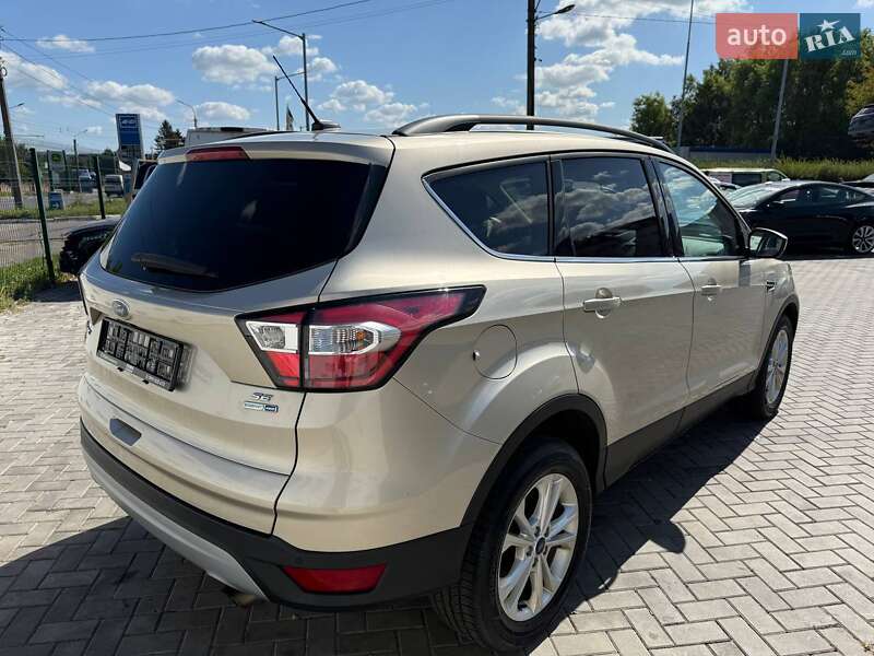 Внедорожник / Кроссовер Ford Escape 2017 в Луцке