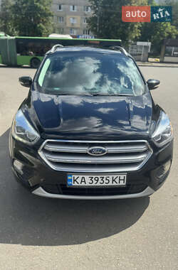 Внедорожник / Кроссовер Ford Escape 2017 в 