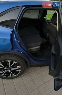 Внедорожник / Кроссовер Ford Escape 2022 в 