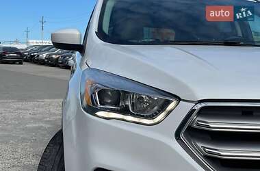 Внедорожник / Кроссовер Ford Escape 2016 в 
