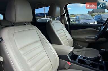 Внедорожник / Кроссовер Ford Escape 2016 в 