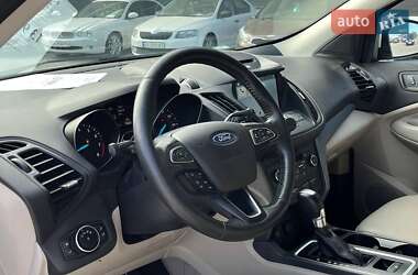 Внедорожник / Кроссовер Ford Escape 2016 в 