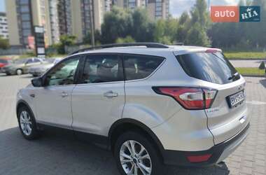 Внедорожник / Кроссовер Ford Escape 2018 в 