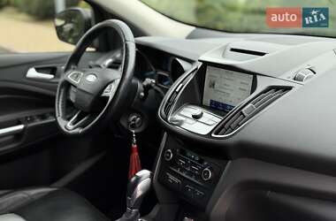 Внедорожник / Кроссовер Ford Escape 2018 в 