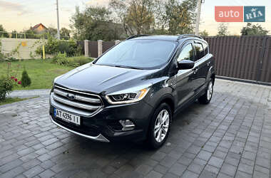 Внедорожник / Кроссовер Ford Escape 2019 в Надворной