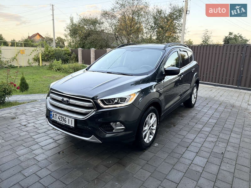 Внедорожник / Кроссовер Ford Escape 2019 в 