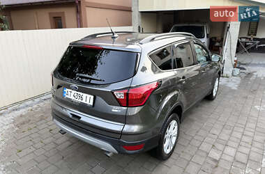 Внедорожник / Кроссовер Ford Escape 2019 в 