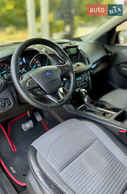 Внедорожник / Кроссовер Ford Escape 2016 в 