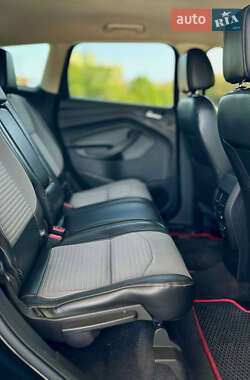 Внедорожник / Кроссовер Ford Escape 2016 в 