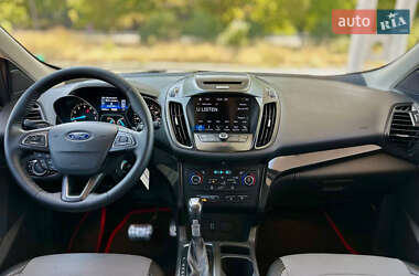 Внедорожник / Кроссовер Ford Escape 2016 в 